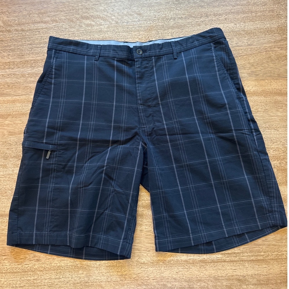 Greg Norman Tasso Elba Mens Black Plaid Golf Shorts Size 38 Stretch Cargo‎